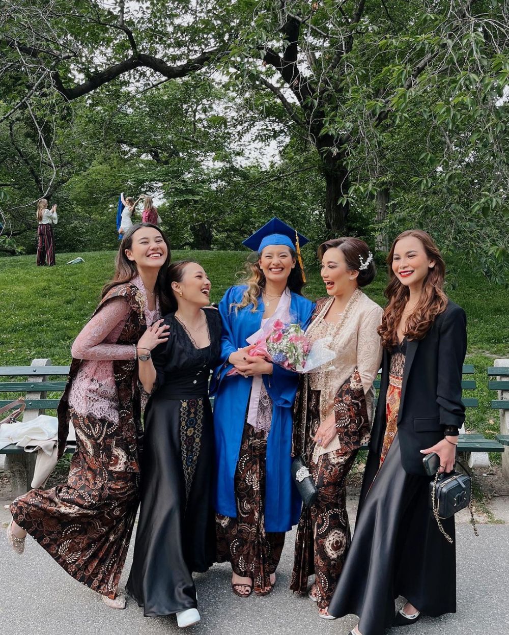 momen kelulusan putri reza artamevia © instagram