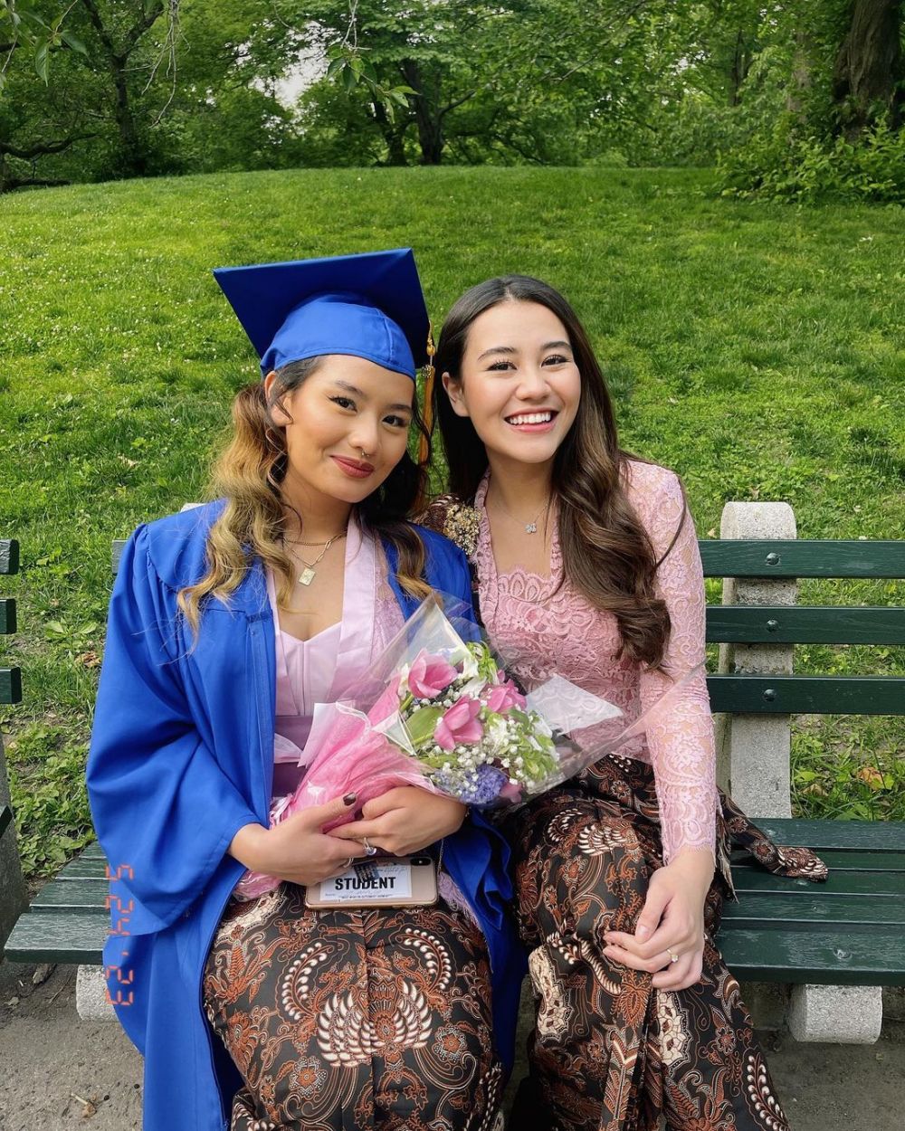 momen kelulusan putri reza artamevia © instagram