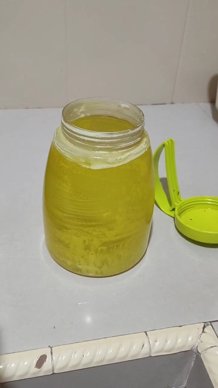 Tanpa baking soda, ini cara ampuh hilangkan noda kunyit di toples plastik cuma pakai 2 bahan