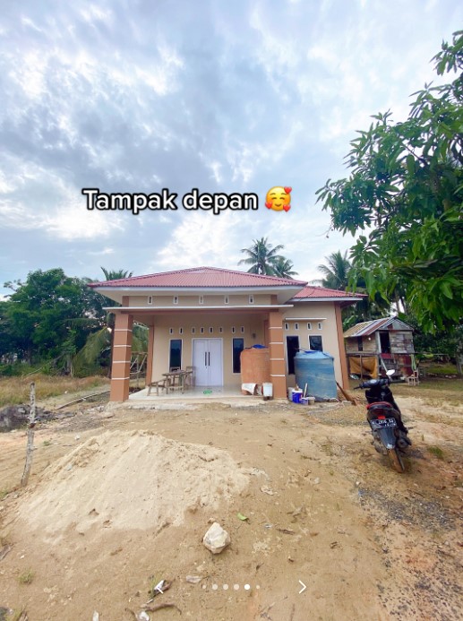 potret rumah di pinggir sawah © TikTok potret rumah di pinggir sawah © TikTok