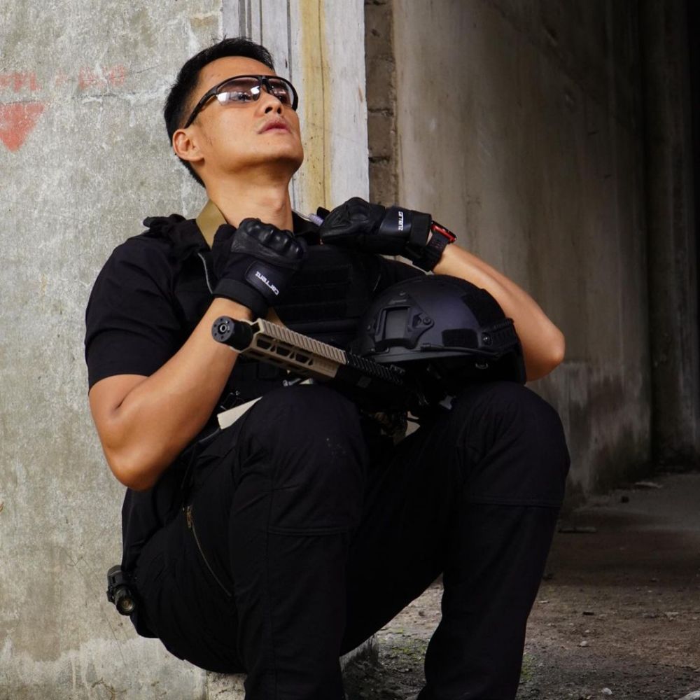 Choky Sitohang pakai baju tentara Istimewa