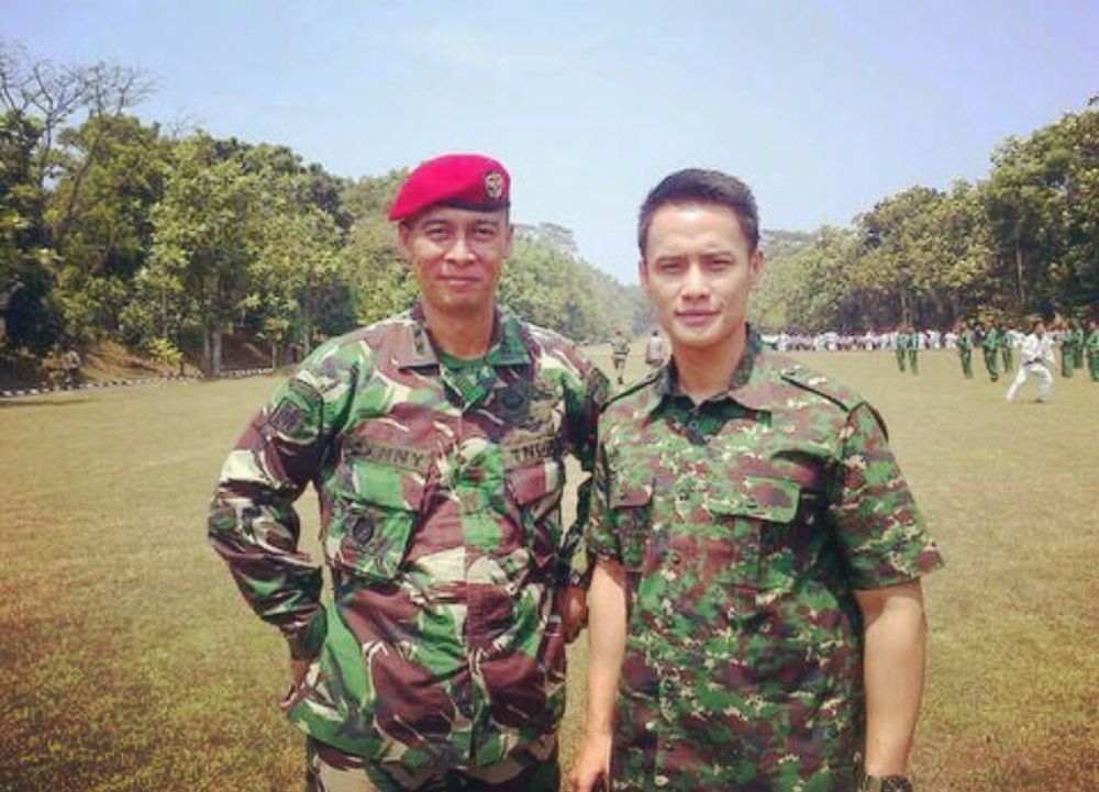 Presenter top Tanah Air ini cucu perwira TNI AD, intip 11 potretnya saat pakai seragam tentara