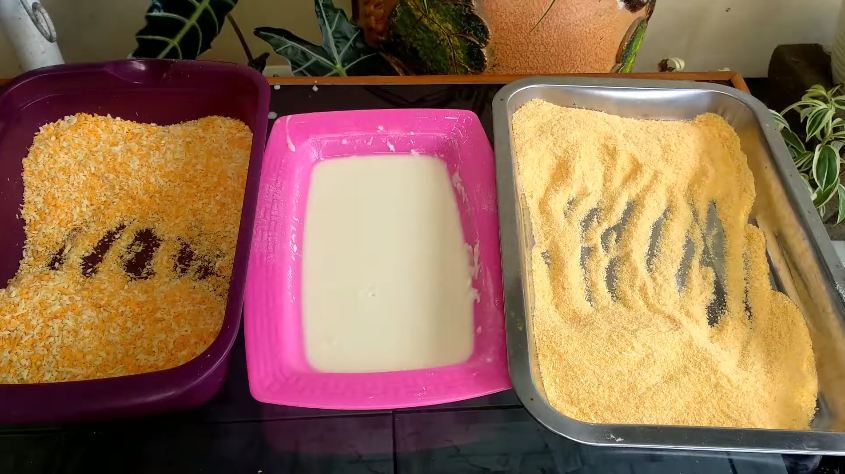 Tanpa dicelup kocokan telur, ini trik membalur tepung panir ayam katsu agar merata dan menempel