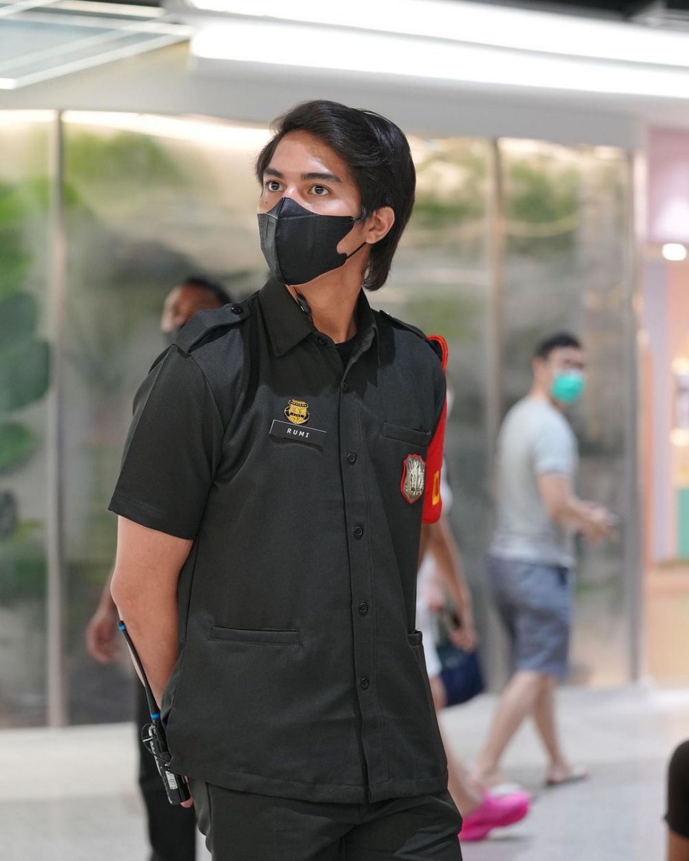 El Rumi magang jadi satpam © berbagai sumber