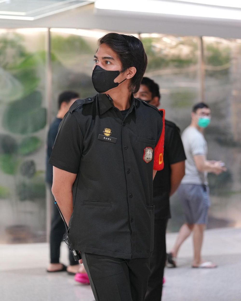 El Rumi magang jadi satpam © berbagai sumber