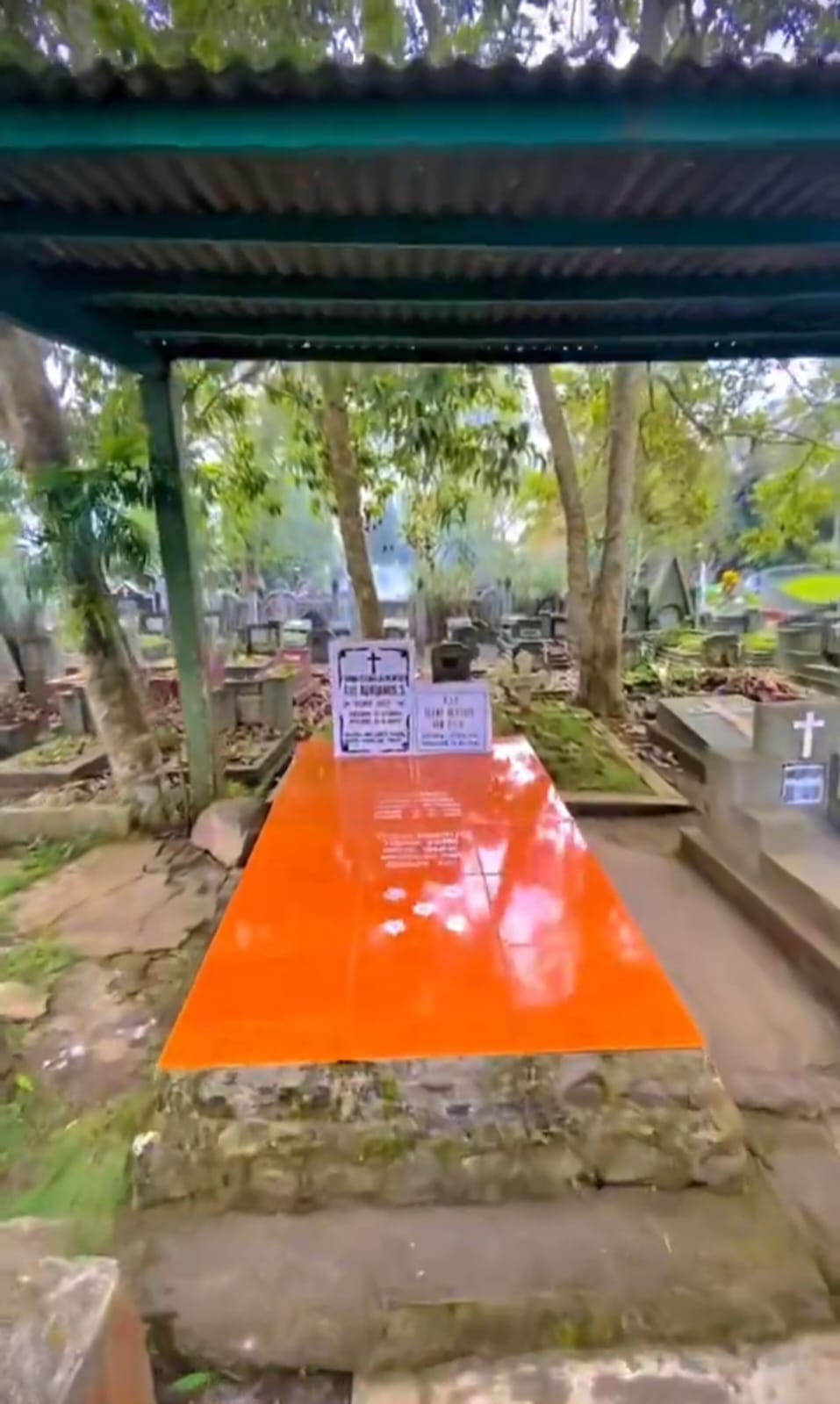 kondisi terbaru makam Suzzanna © YouTube