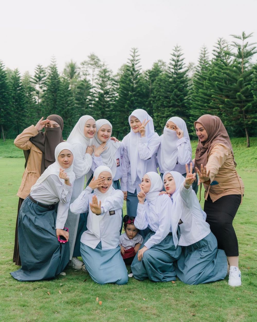 ultah Henny Rahman dandan anak SMA © berbagai sumber