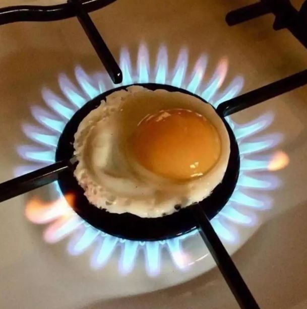 11 Potret kocak orang masak telur ini kreasinya nyeleneh abis, bikin nggak habis pikir