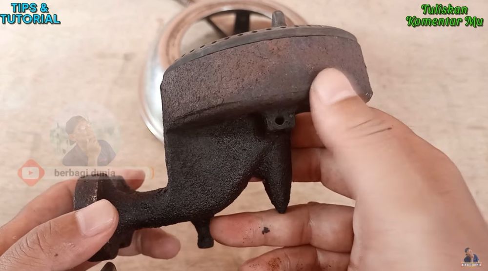 Trik membersihkan burner kompor gas yang hitam, ampuh tanpa sitrun dan cairan pembersih khusus