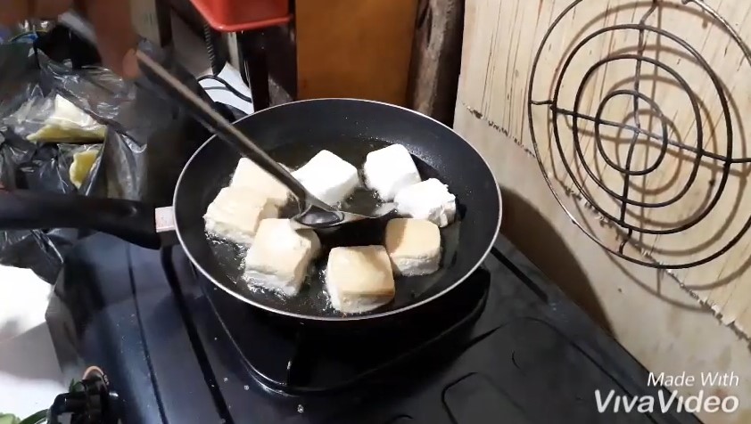 Tak perlu dimarinasi berjam-jam, ini trik goreng tahu agar rasanya tak asam