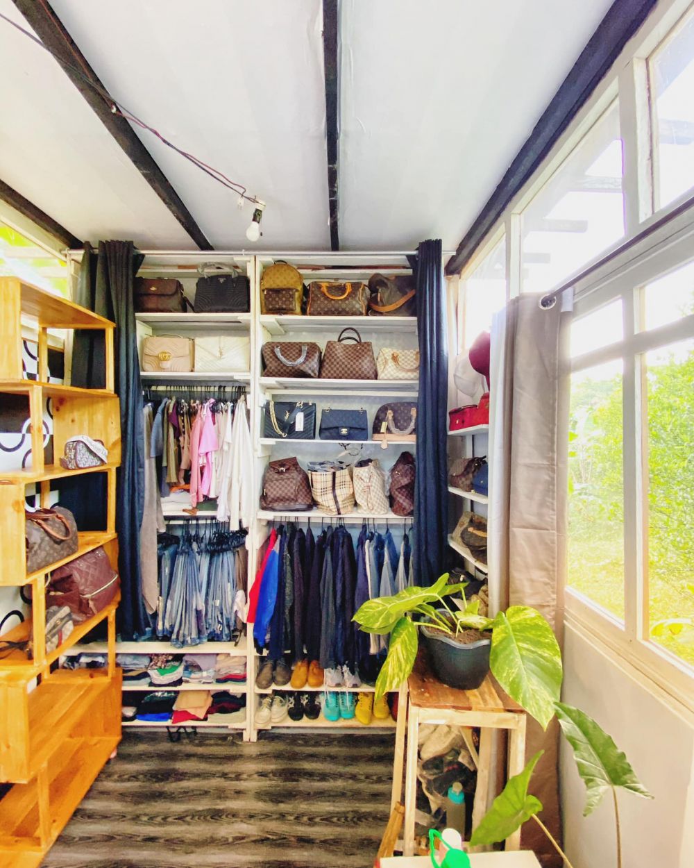 rumah triplek isi tak terduga © Facebook