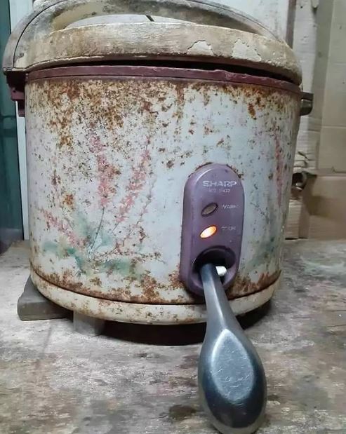 Potret kocak saat menanak nasi Berbagai sumber Potret kocak saat menanak nasi Berbagai sumber