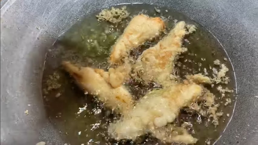 Trik bikin tape goreng supaya hasilnya bersarang, krispi, dan tak banyak menyerap minyak