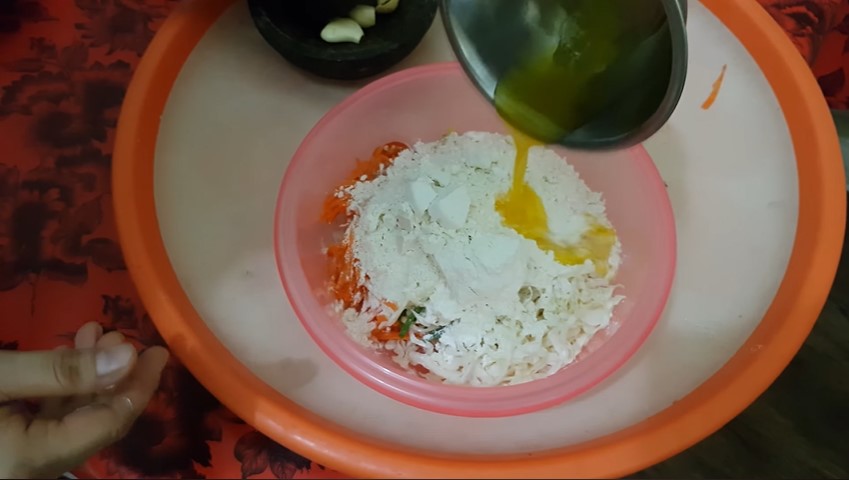 Trik mengolah adonan bakwan sayur biar teksturnya nggak keras, wangi, dan lebih gurih