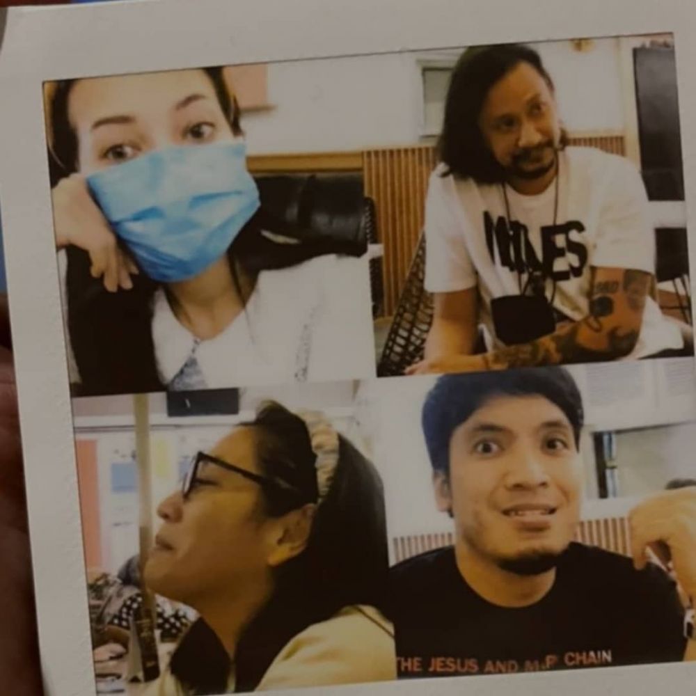 kebersamaan enzy dan host tonight show © berbagai sumber