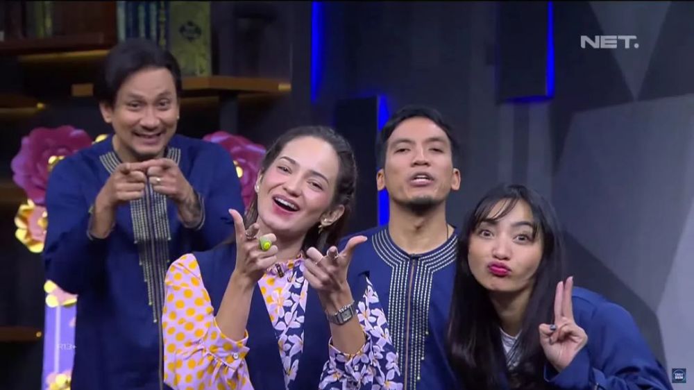 kebersamaan enzy dan host tonight show © berbagai sumber