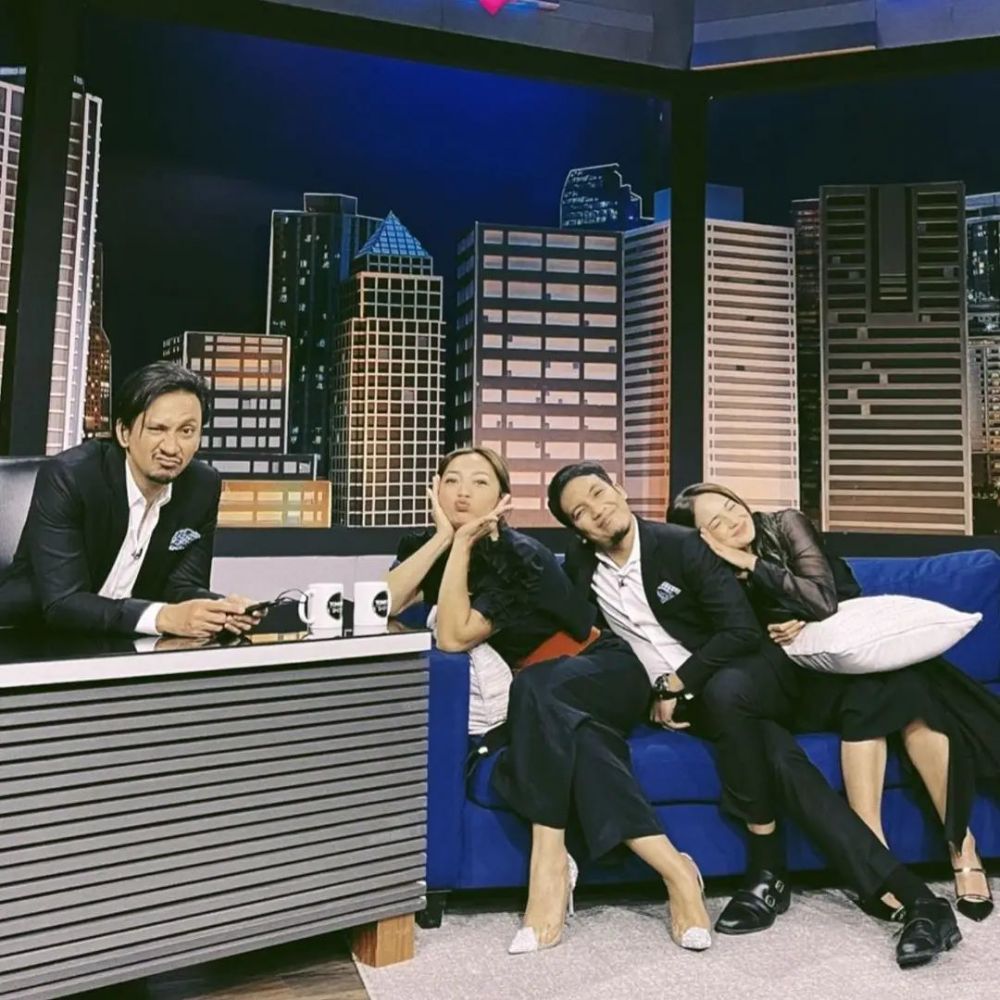 kebersamaan enzy dan host tonight show © berbagai sumber
