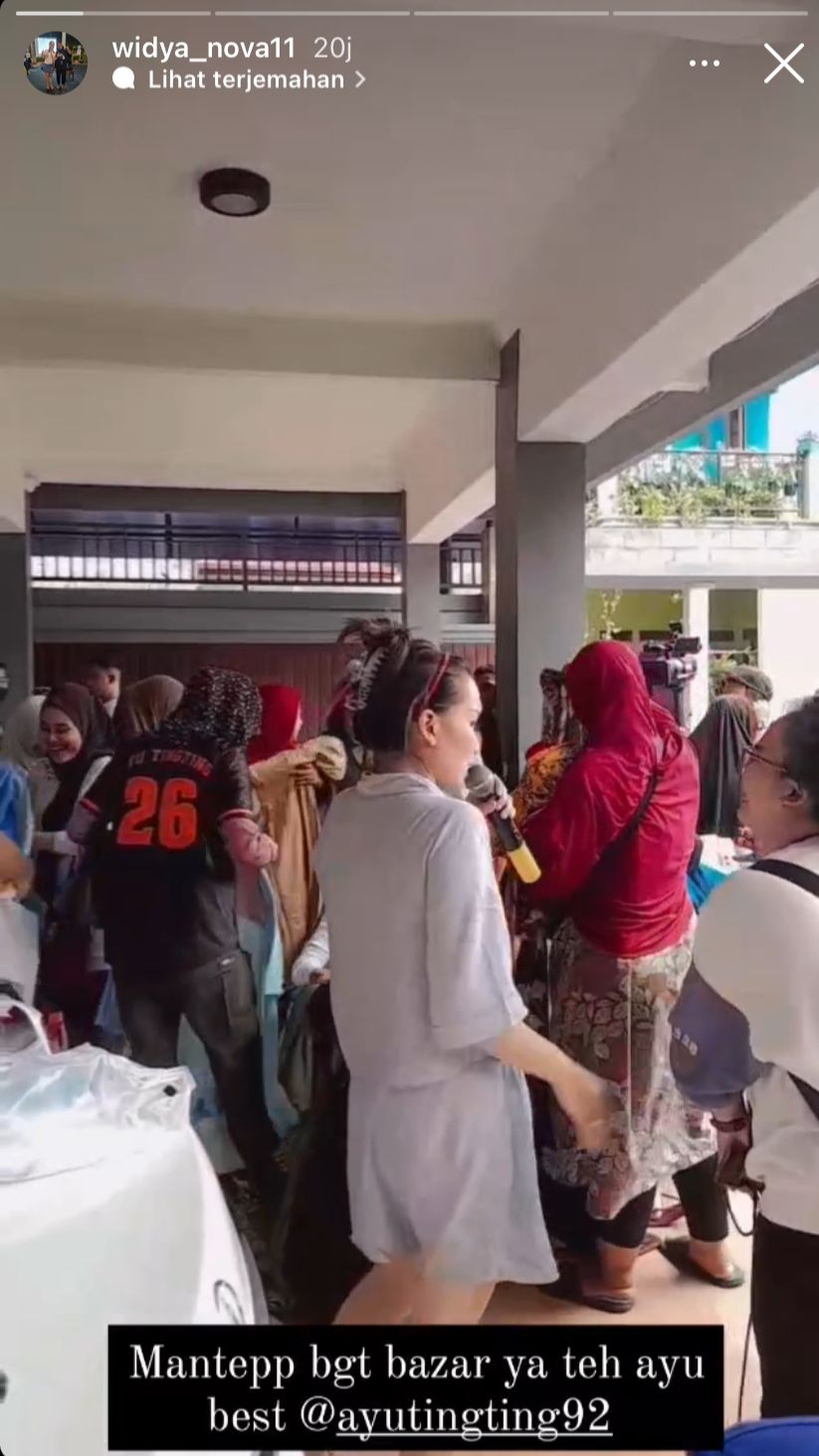 ayu ting ting jualan baju © berbagai sumber