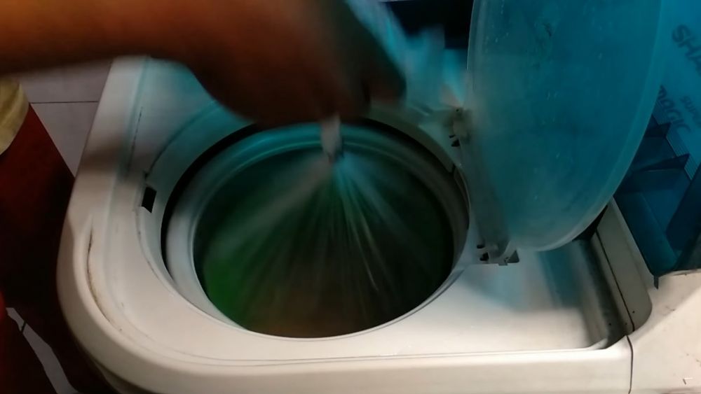 Cara kreatif meniriskan minyak berlebih di gorengan ini cepat walau tanpa spinner khusus