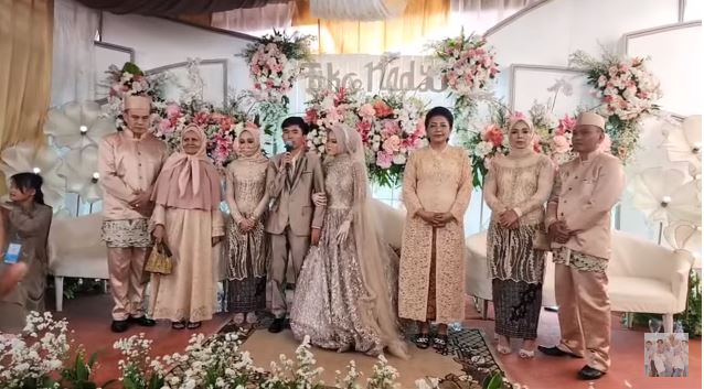 potret pernikahan tiko anak ibu eny © berbagai sumber potret pernikahan tiko anak ibu eny © berbagai sumber
