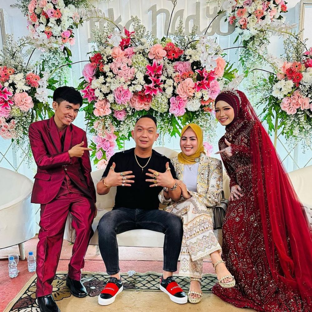 potret pernikahan tiko anak ibu eny © berbagai sumber