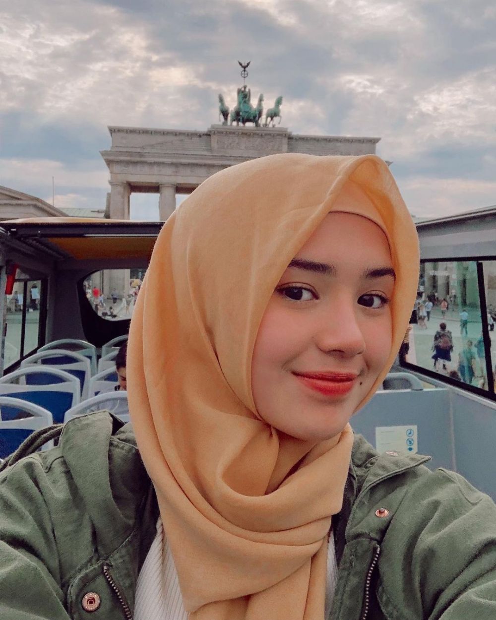 potret pesinetron pakai hijab ini bikin pangling © berbagai sumber