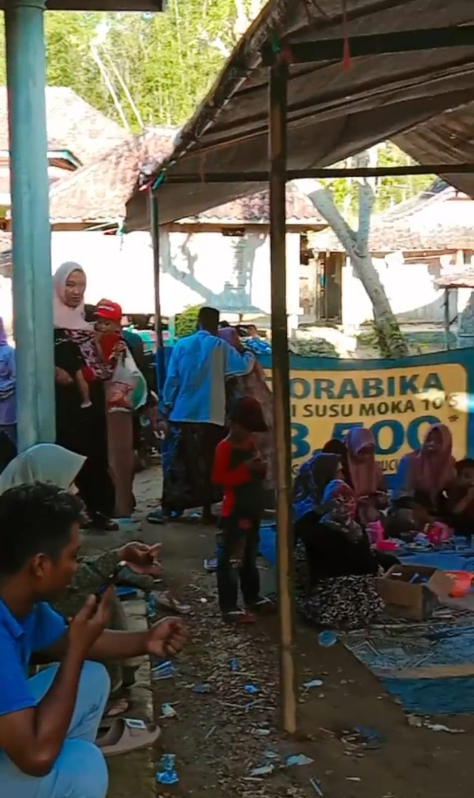 menikah di teras rumah © TikTok