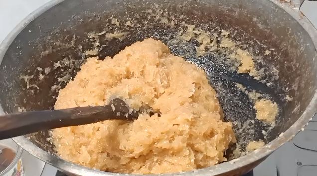 Cara bikin wajik ketan agar lebih lembut, tahan lama, dan tidak lengket di kertas bungkus