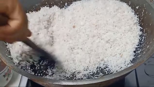 Cara bikin wajik ketan agar lebih lembut, tahan lama, dan tidak lengket di kertas bungkus