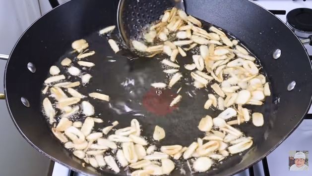 Trik mudah bikin kacang bawang agar lebih gurih, renyah, dan tidak menyerap banyak minyak