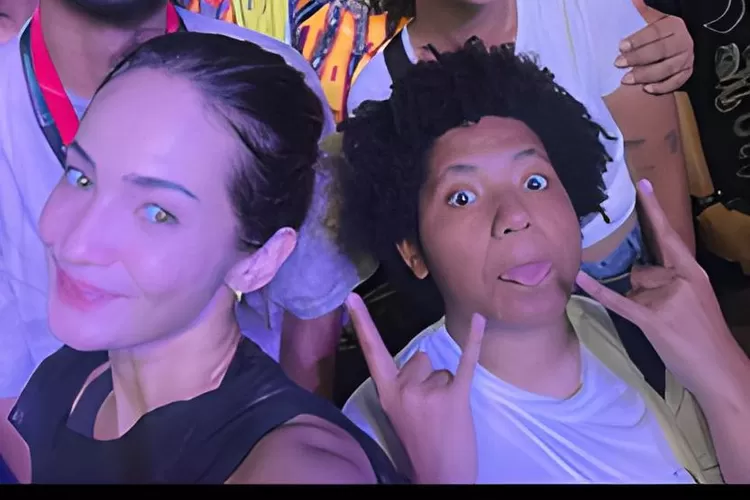 Casey Paquita adiknya Enzy Storia Istimewa