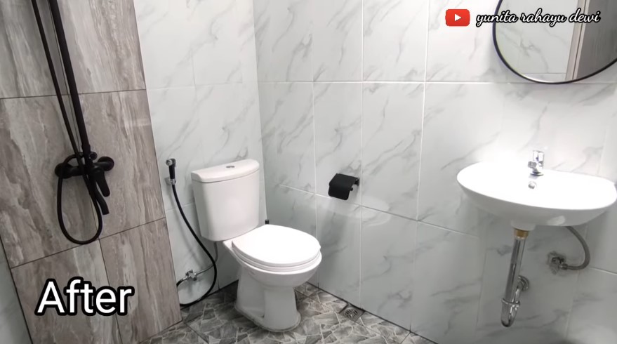 Kamar mandi plafonnya jebol © YouTube