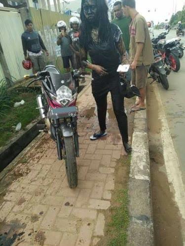 potret kocak orang apes saat naik motor Berbagai sumber