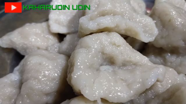 Tanpa tepung terigu, ini trik menggoreng pempek agar antilengket dan nggak menyerap banyak minyak