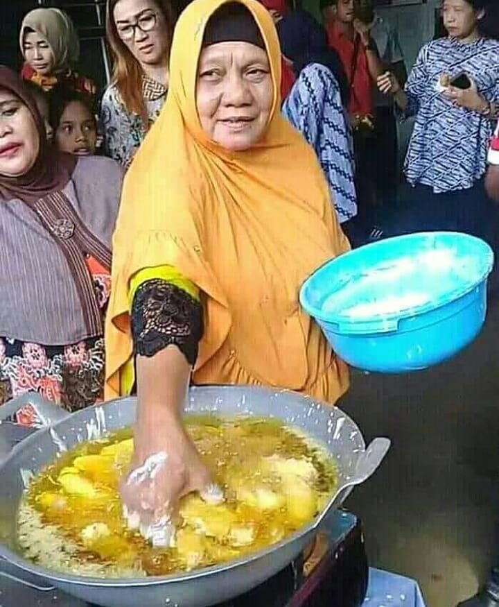 kelakuan nyeleneh para pedagang © berbagai sumber kelakuan nyeleneh para pedagang © berbagai sumber