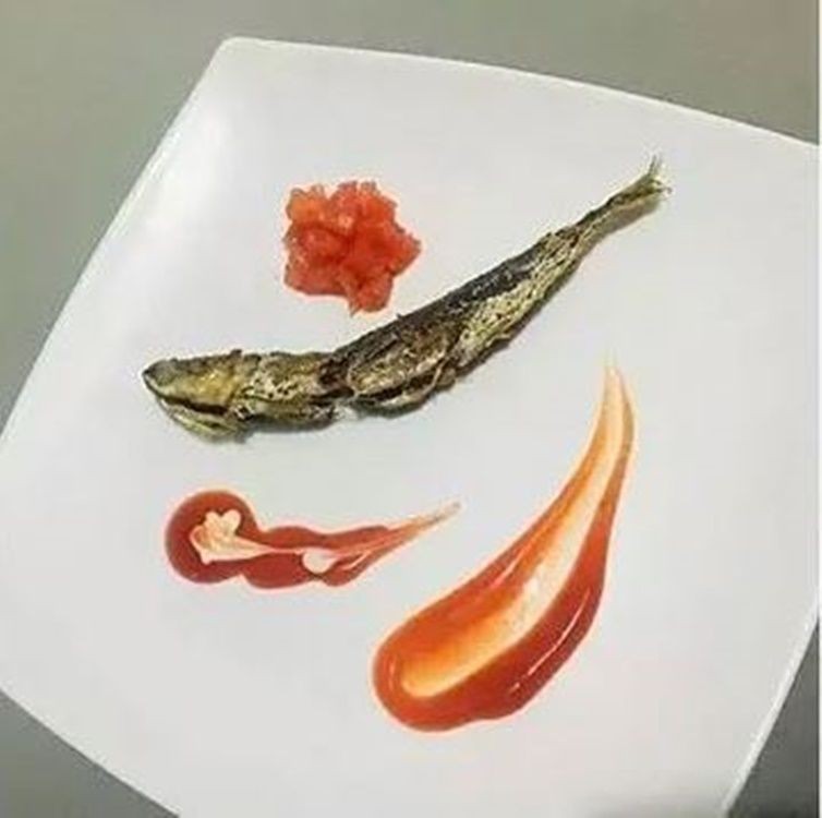 Potret kocak makan pakai lauk ikan Berbagai sumber