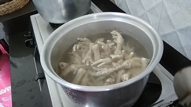 Trik mengolah ceker ayam agar lebih gurih dan terbebas dari lendir cuma pakai 1 bahan dapur