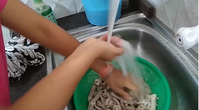Trik mengolah ceker ayam agar lebih gurih dan terbebas dari lendir cuma pakai 1 bahan dapur