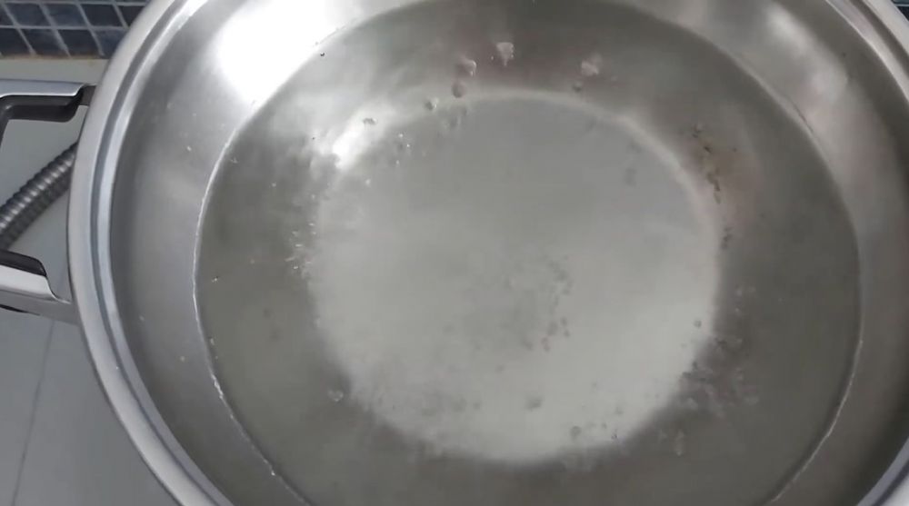 Pakai 1 bahan dapur, begini cara merebus bayam agar warnanya tetap hijau cerah dan nggak lembek