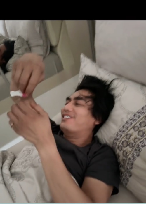 momen istri charly van houten umumkan hamil anak ketiga © berbagai sumber momen istri charly van houten umumkan hamil anak ketiga © berbagai sumber