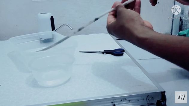 Tanpa direndam, ini cara praktis bersihkan selang pompa air galon agar bersih maksimal