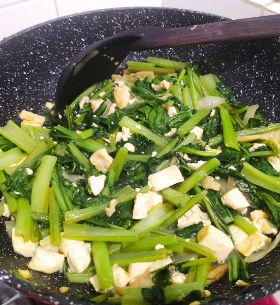 11 Resep cah sawi hijau, lezat, praktis, dan nggak bikin bosen