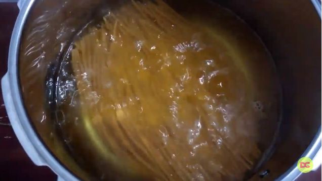 Trik mudah merebus mi lidi agar hasilnya empuk dan tidak lengket cuma pakai 1 bahan dapur