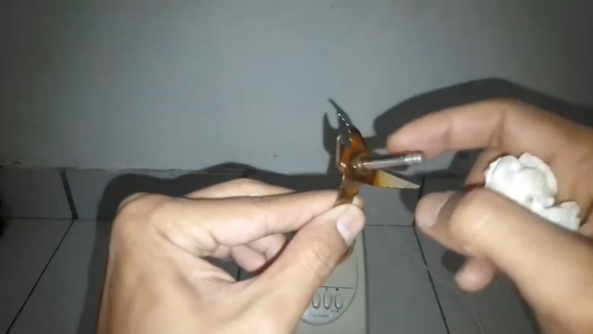 Cuma pakai 1 alat, begini cara mengatasi bagian tengah blender yang bocor