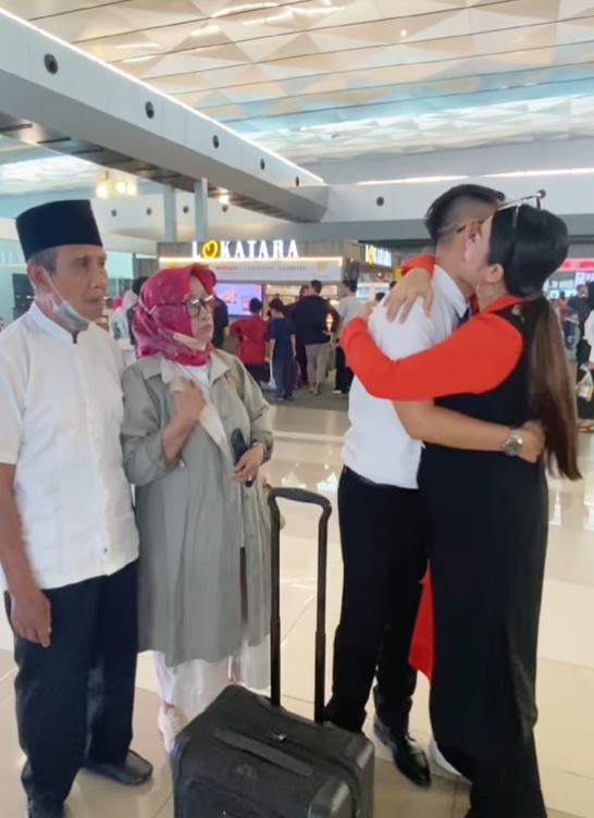 momen fitri carlina jalani LDR dengan suami yang kerja di timur tengah © berbagai sumber