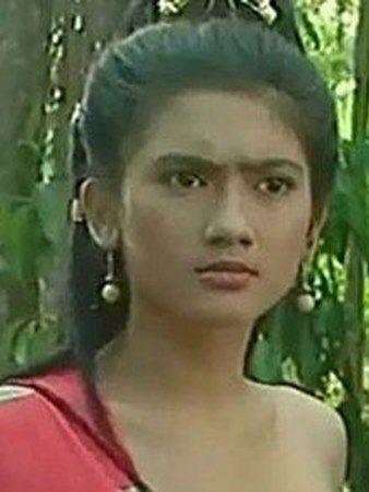 revi mariska punya nasib beda © berbagai sumber