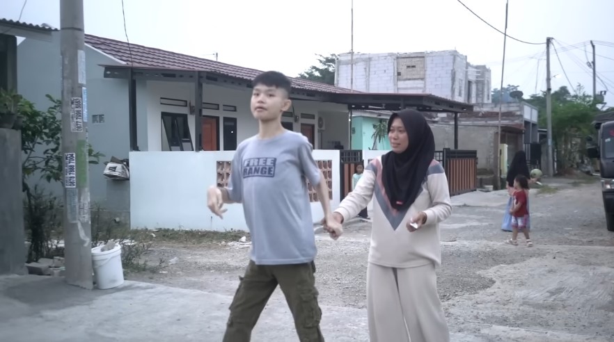 TKI Taiwan rawat anak majikan © YouTube