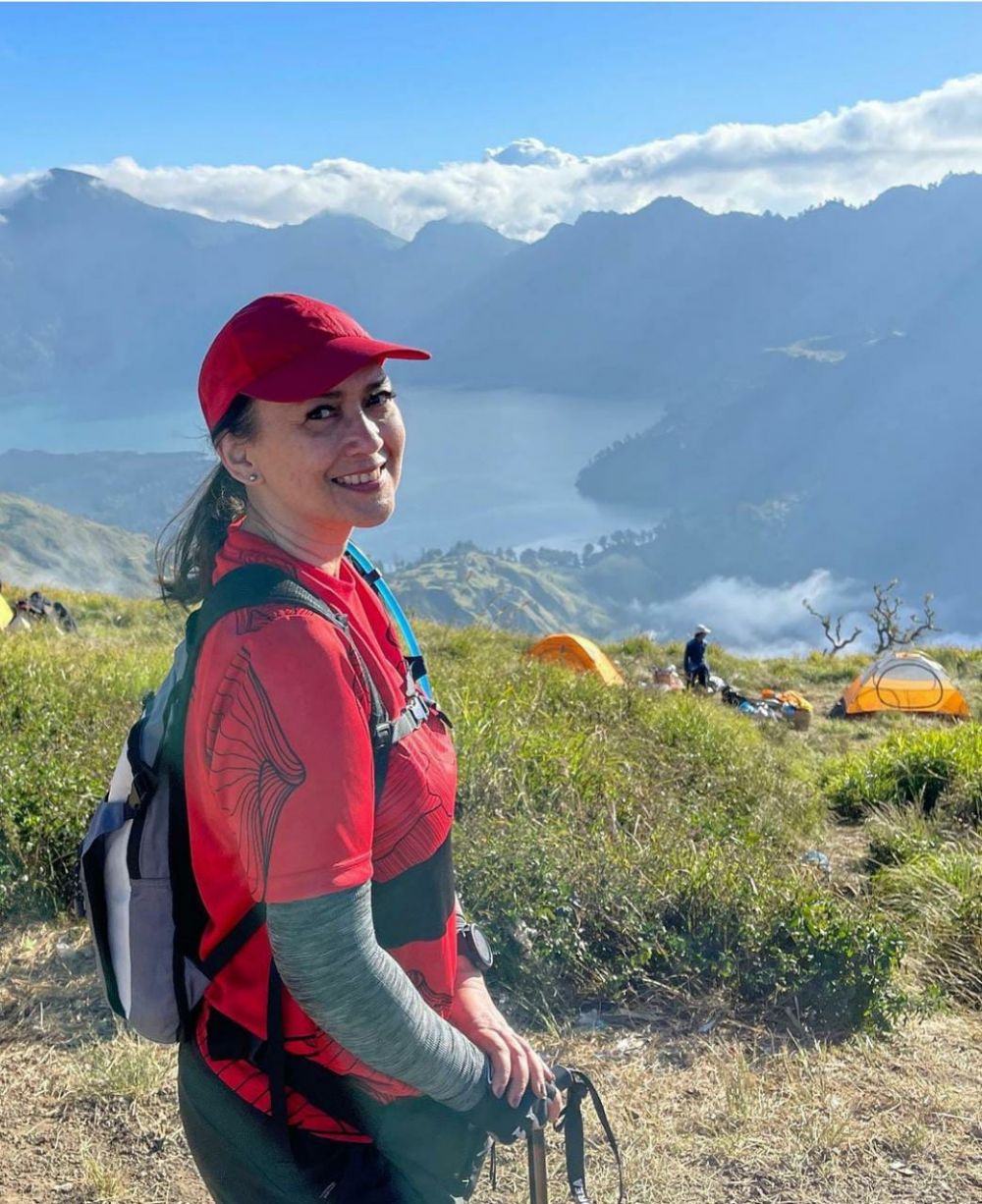 momen Ira Wibowo saat mendaki di Rinjani Instagram momen Ira Wibowo saat mendaki di Rinjani Instagram