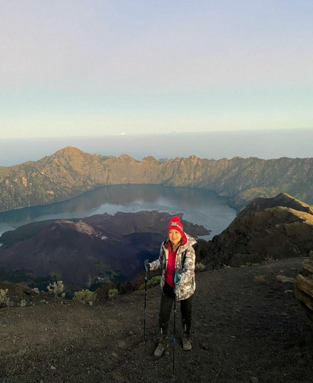 momen Ira Wibowo saat mendaki di Rinjani Instagram momen Ira Wibowo saat mendaki di Rinjani Instagram