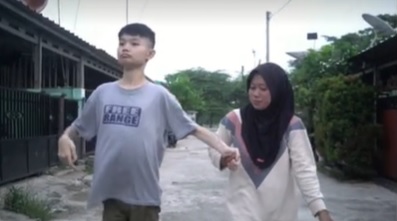 potret telaten TKW urus anak majikan dengan kondisi disabilitas © berbagai sumber